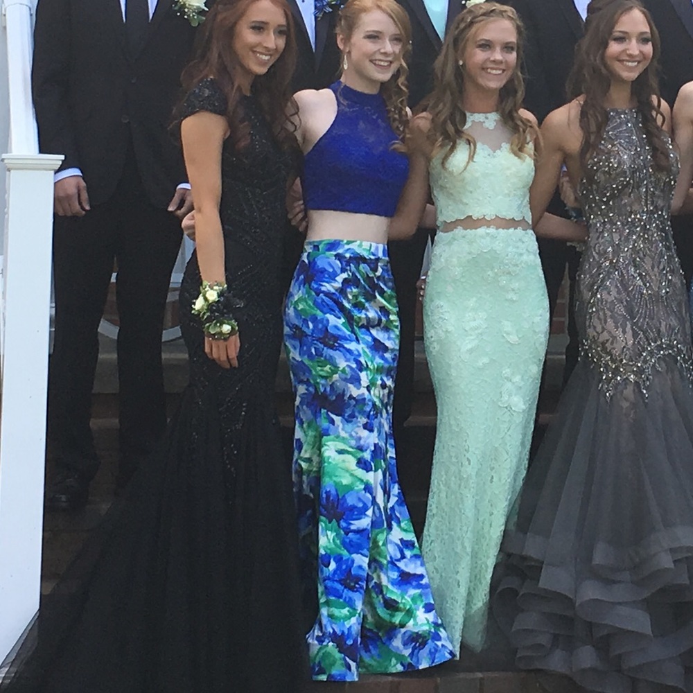 PROM DRESS - Picture 4 of 6